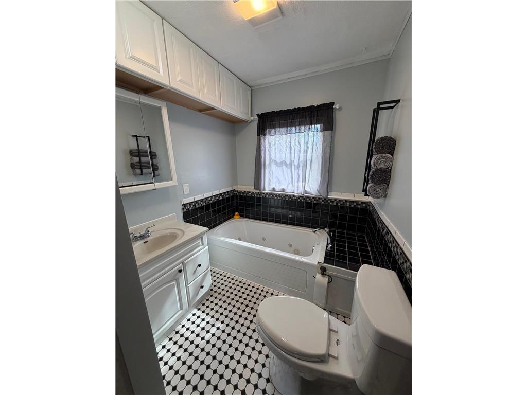 811 E Division Street Elbow Lake MN 56531 7033855 image36