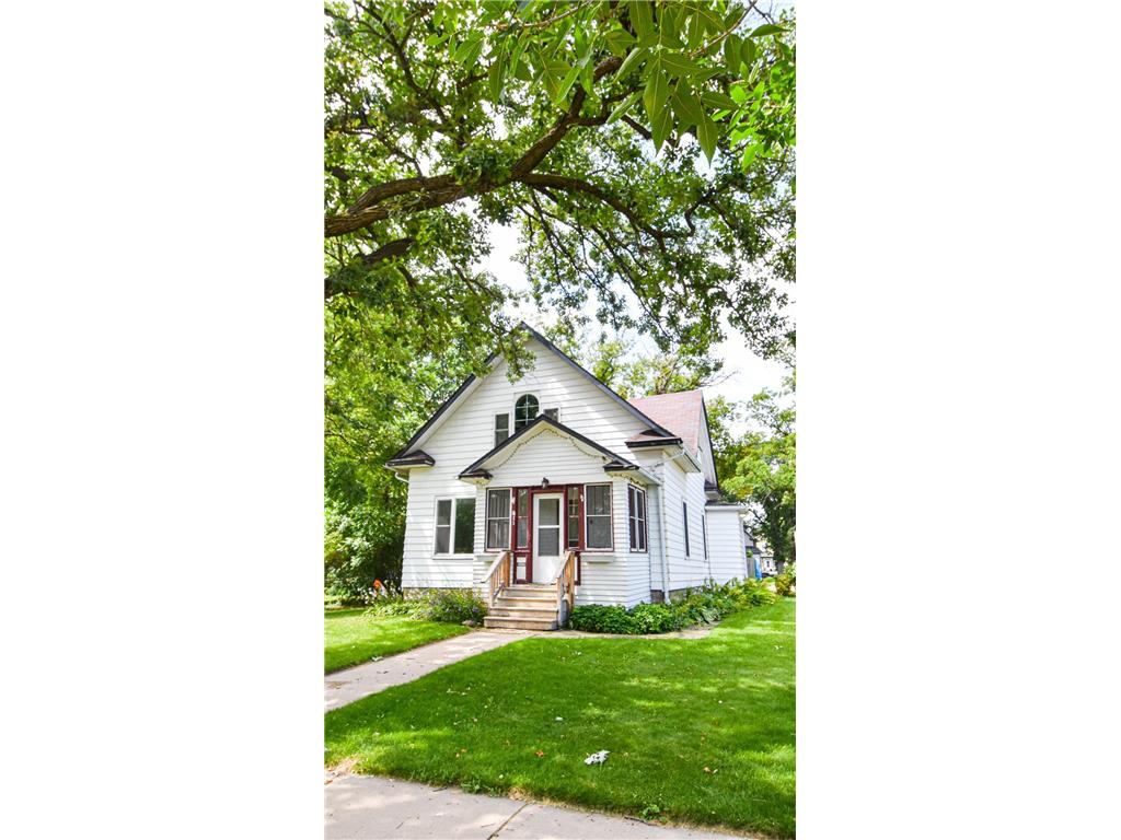 811 Labree Avenue N Thief River Falls MN 56701 6498608 image1