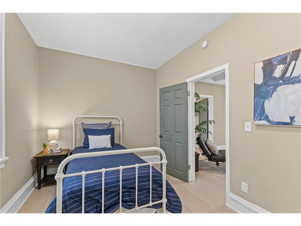 811 Queen Avenue N Minneapolis MN 55411 6807437 image12