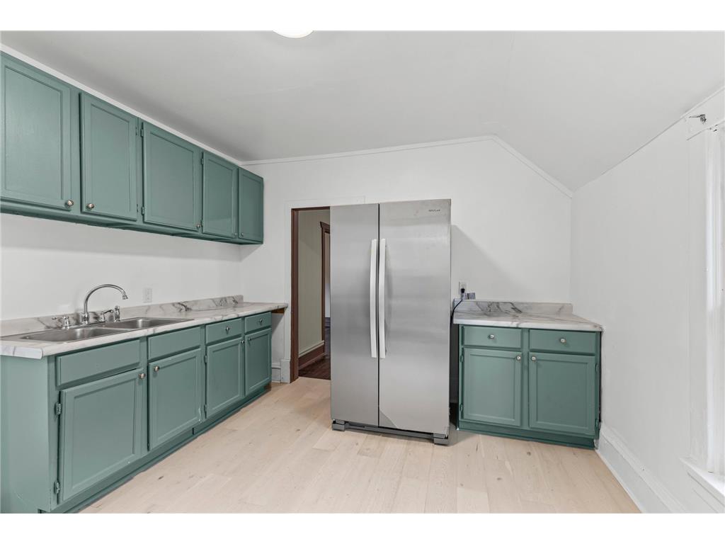 811 Queen Avenue N Minneapolis MN 55411 6807437 image28