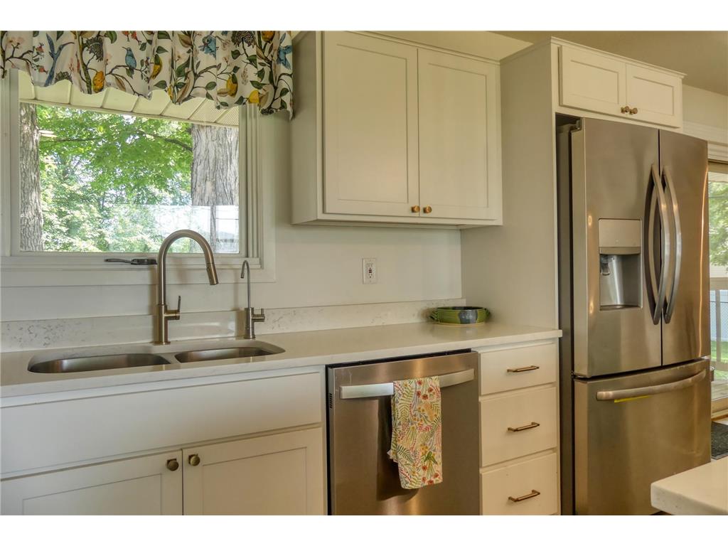 8112 N Shore Trail N Forest Lake MN 55025 - Forest 7019995 image23