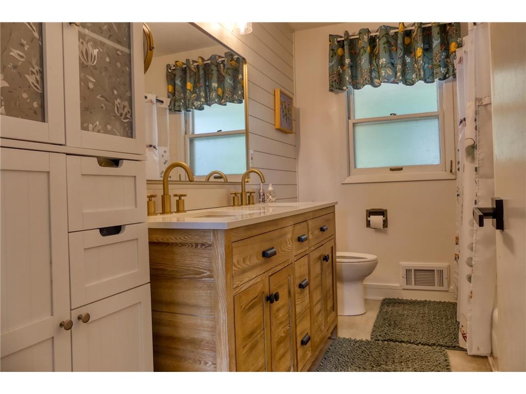 8112 N Shore Trail N Forest Lake MN 55025 - Forest 7019995 image34