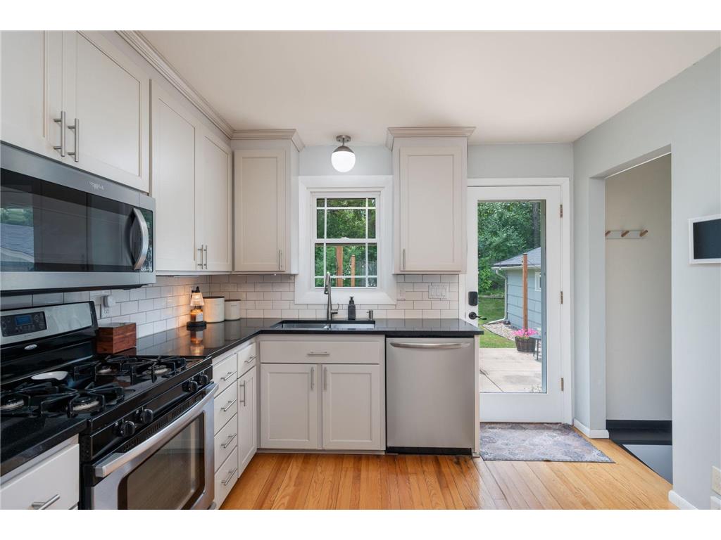 8117 33rd Place N Crystal MN 55427 7112734 image8
