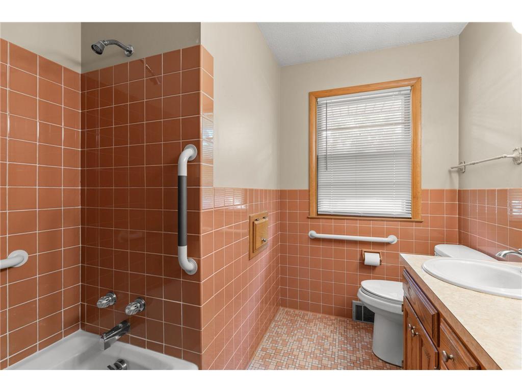 8117 Iris Drive N Brooklyn Park MN 55428 7085043 image24