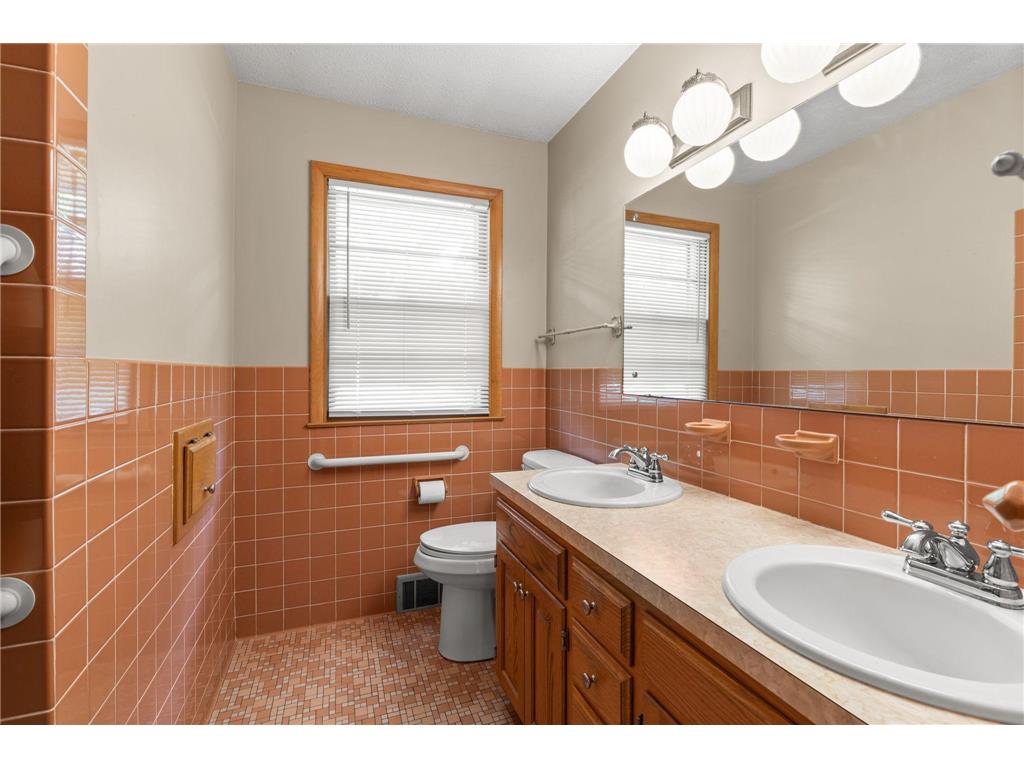 8117 Iris Drive N Brooklyn Park MN 55428 7085043 image25