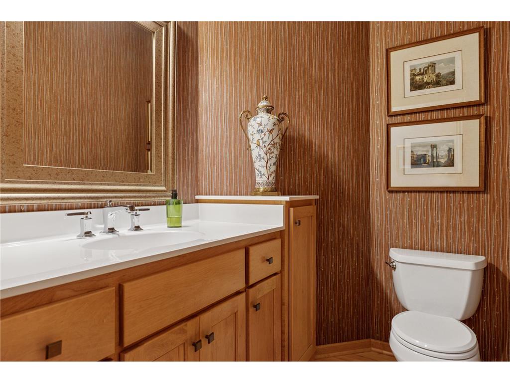 8117 Xerxes Circle Bloomington MN 55431 6820392 image17