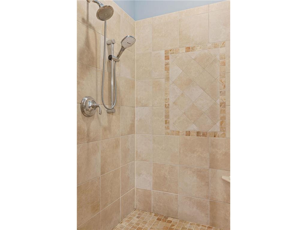 8117 Xerxes Circle Bloomington MN 55431 6820392 image24