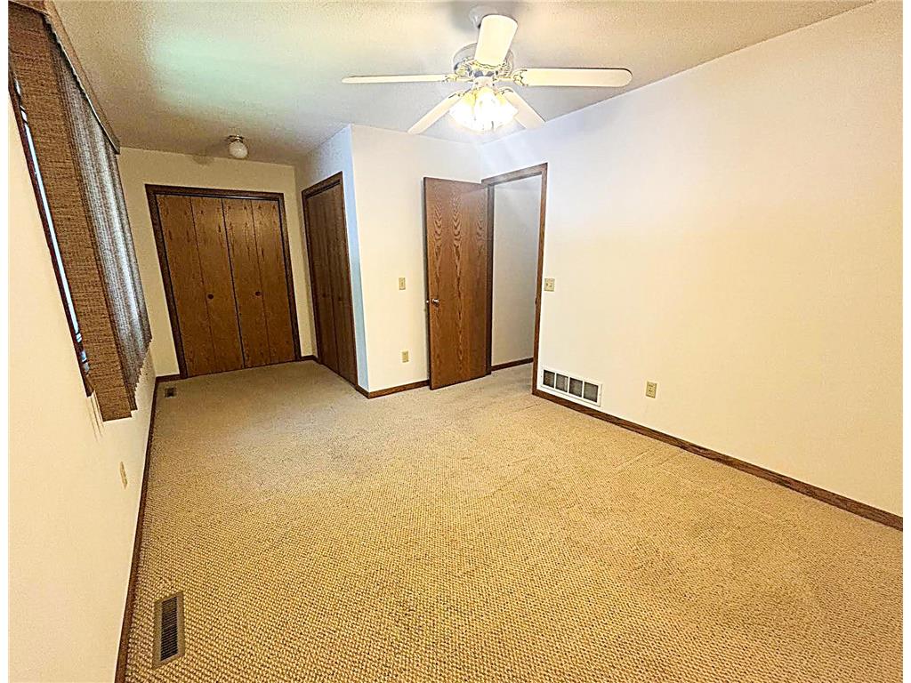 812 E Oak Street Redwood Falls MN 56283 7109157 image17