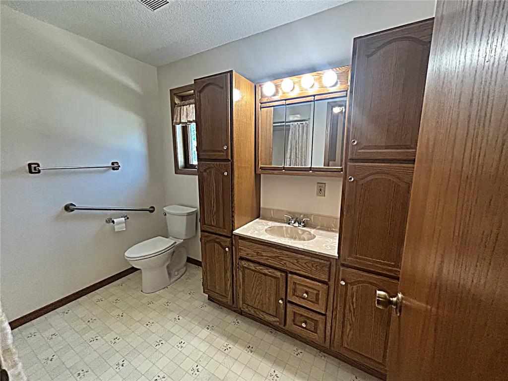 812 E Oak Street Redwood Falls MN 56283 7109157 image21