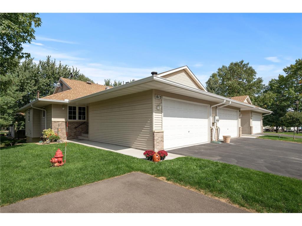 812 White Oak Court New Brighton MN 55112 6430367 image1