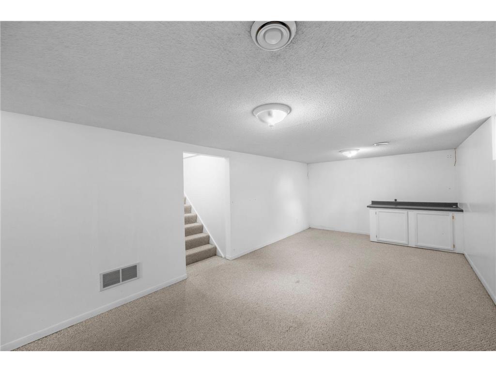 8120 Wentworth Avenue S Bloomington MN 55420 7064043 image41