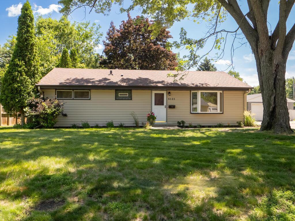 8121 Clinton Avenue S Bloomington MN 55420 6746855 image1