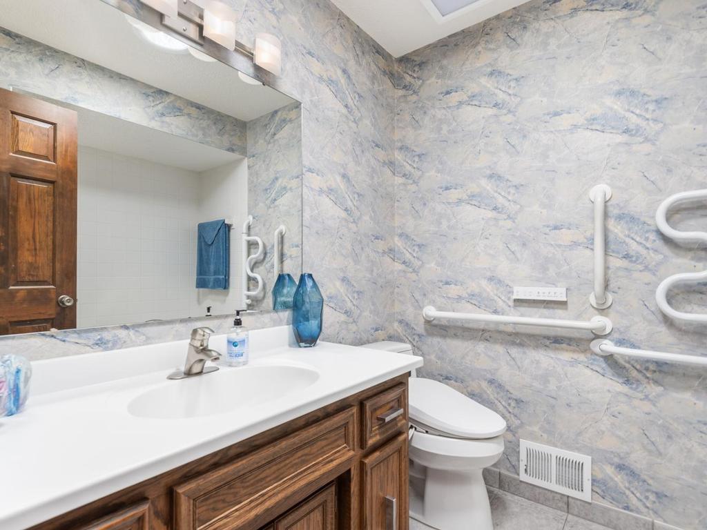 8127 Pennsylvania Circle Bloomington MN 55438 7080928 image21