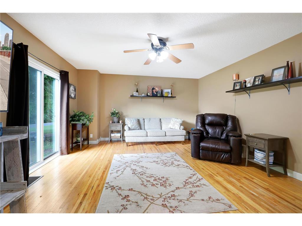 813 Central Avenue S New Prague MN 56071 6440638 image1