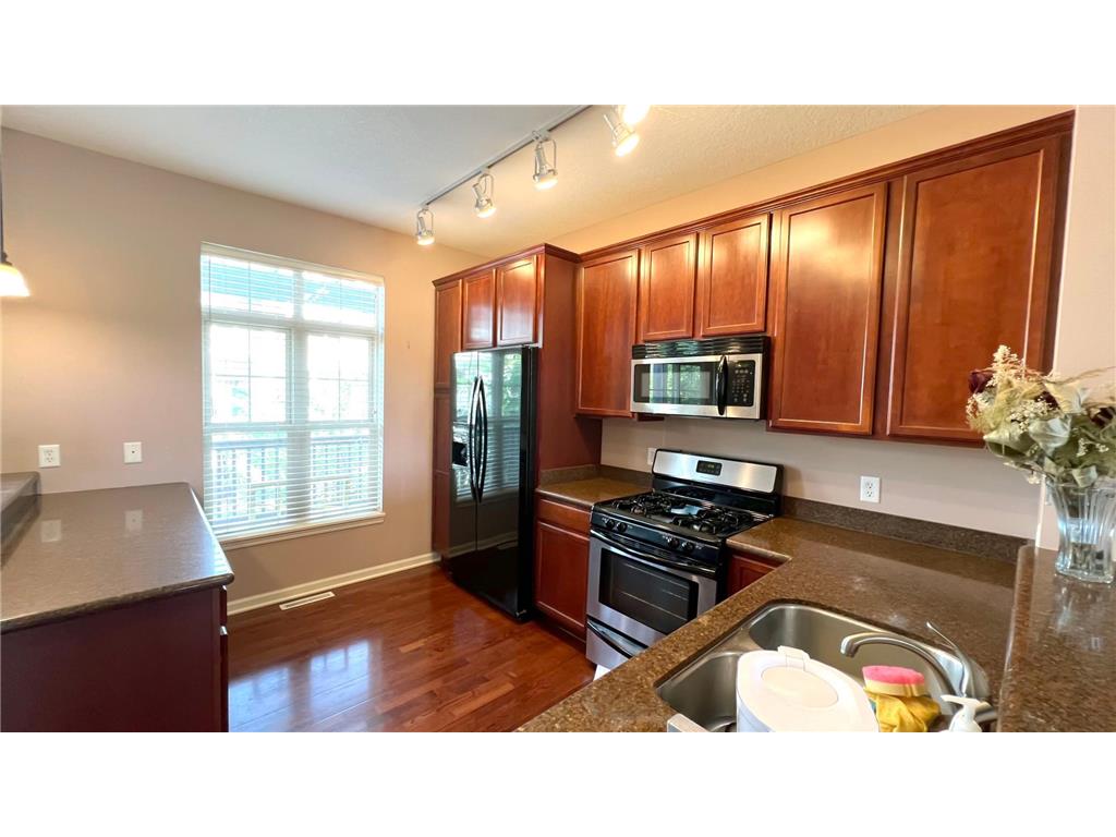 8136 Main Street N Maple Grove MN 55369 7088377 image1