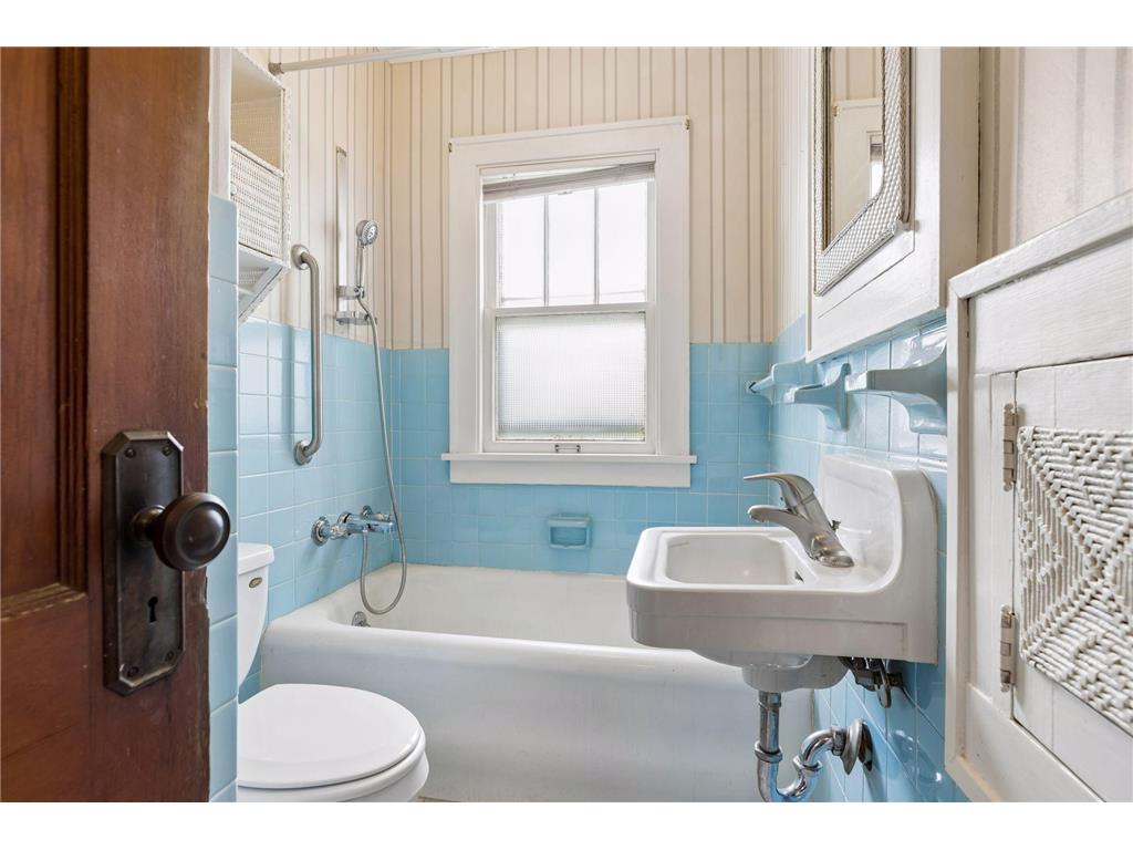 814 62nd Avenue N Brooklyn Center MN 55430 7047136 image17