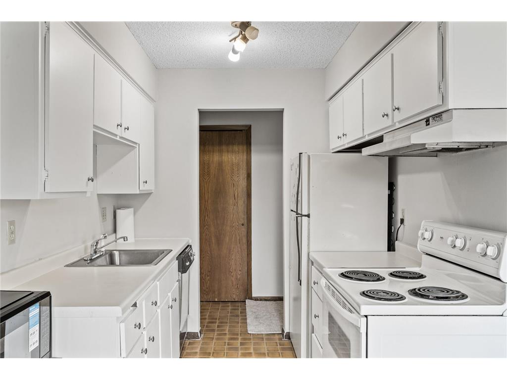 814 9th Avenue S #5 Hopkins MN 55343 7032648 image9