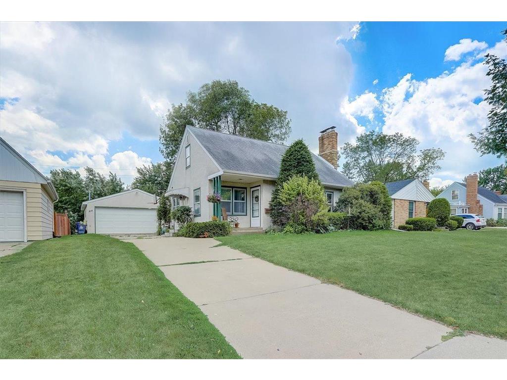 814 Montana Avenue W, Saint Paul, MN 55117 MLS 6234040 Edina Realty