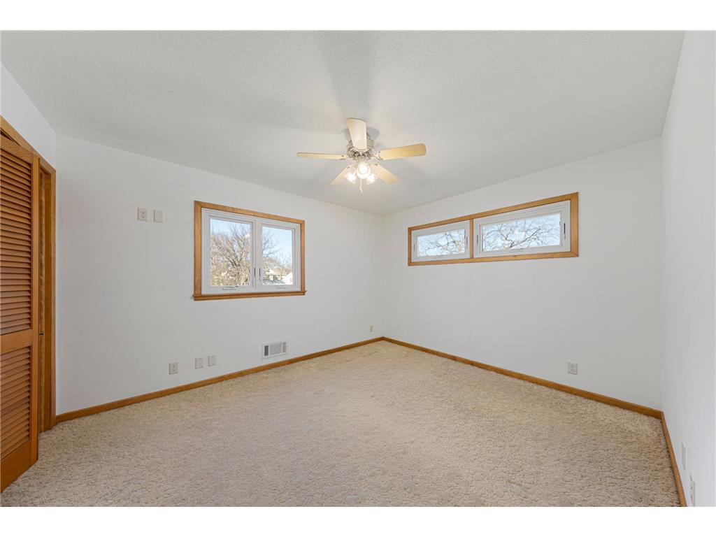 814 W Skaro Street Saint Peter MN 56082 7048558 image11