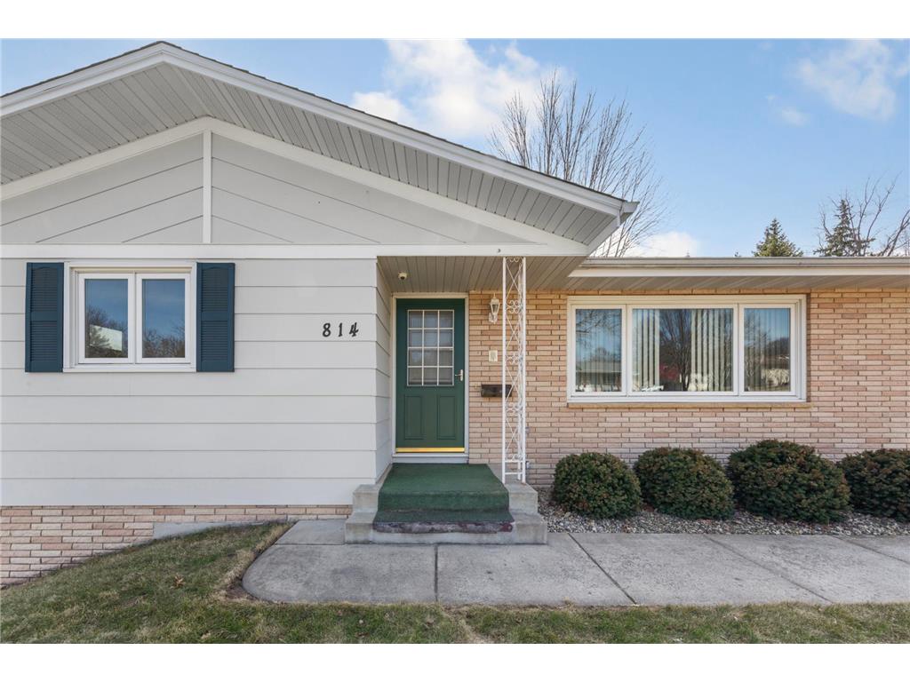 814 W Skaro Street Saint Peter MN 56082 7048558 image2