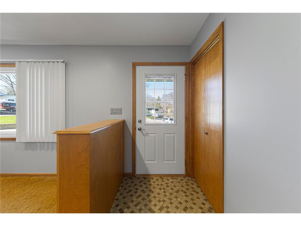 814 W Skaro Street Saint Peter MN 56082 7048558 image3