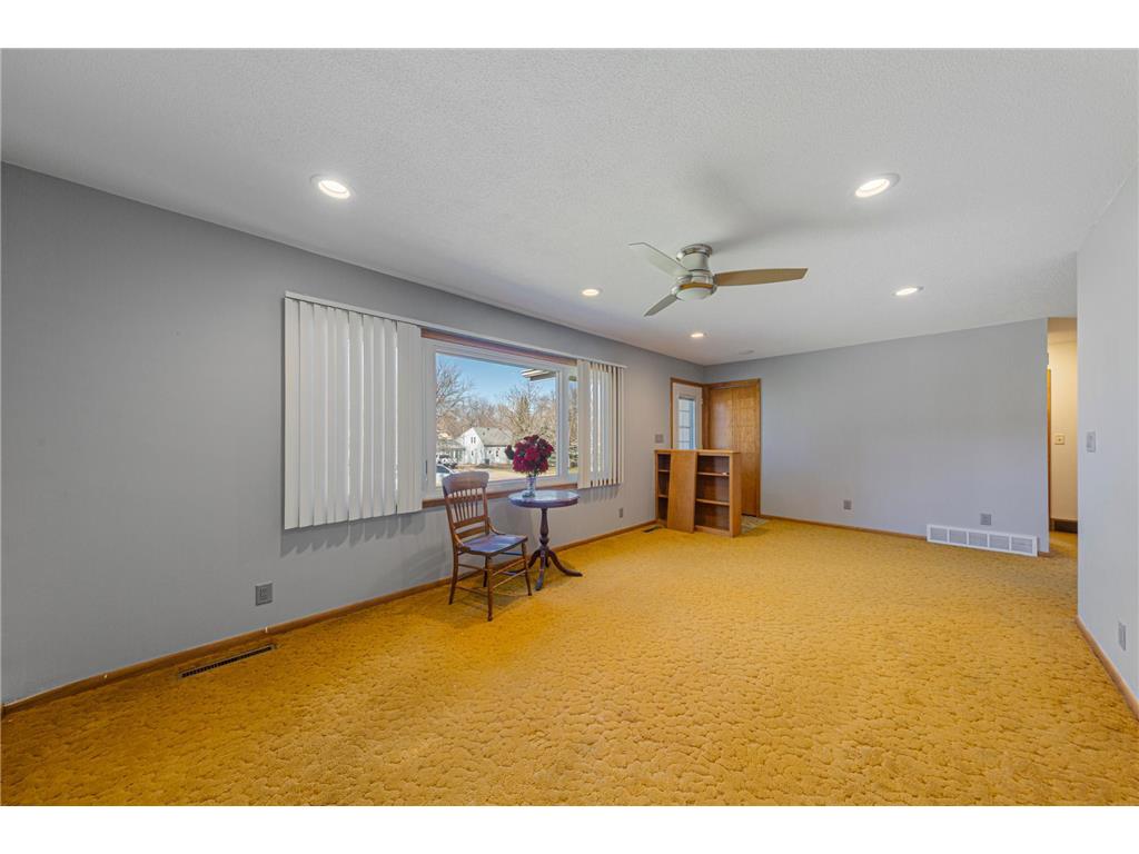 814 W Skaro Street Saint Peter MN 56082 7048558 image4