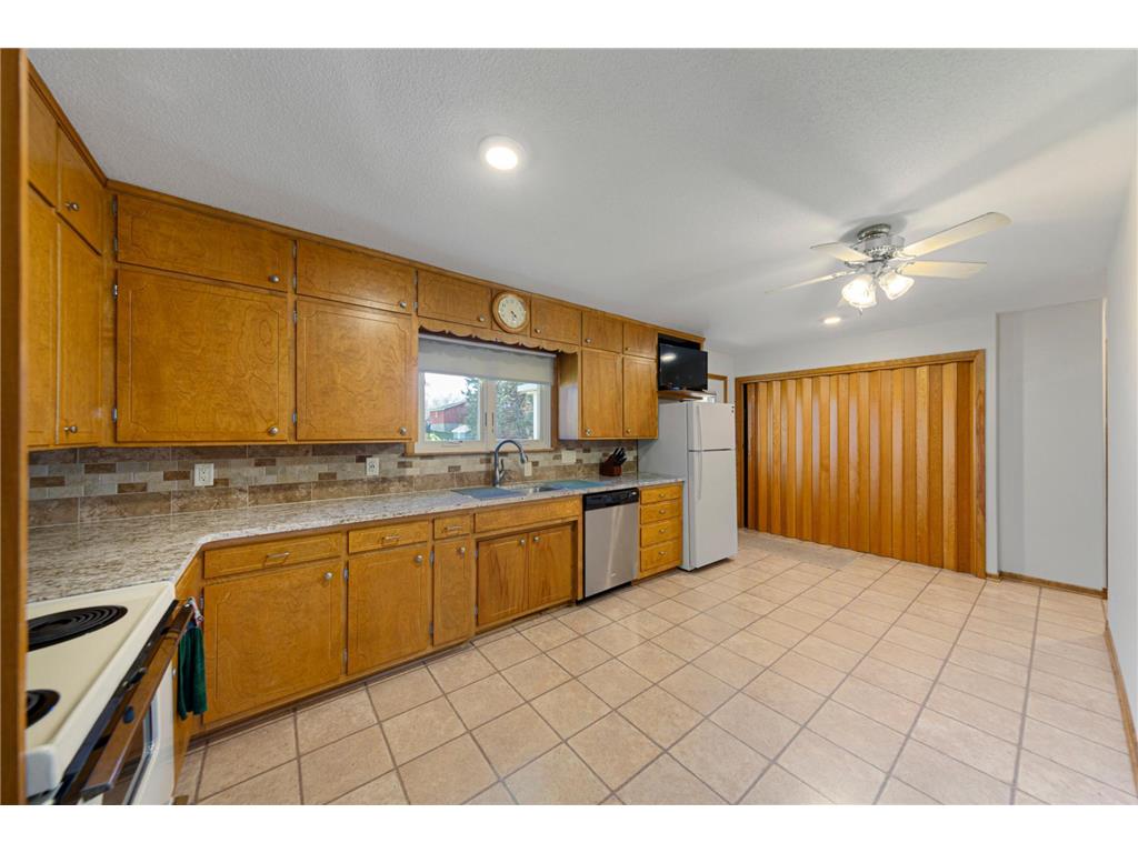 814 W Skaro Street Saint Peter MN 56082 7048558 image6