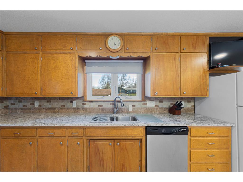 814 W Skaro Street Saint Peter MN 56082 7048558 image8