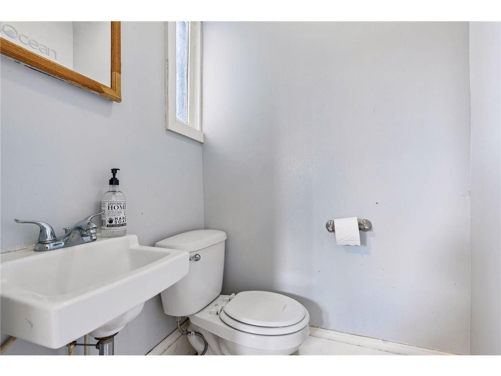 815 Newton Avenue N Minneapolis MN 55411 7064215 image18