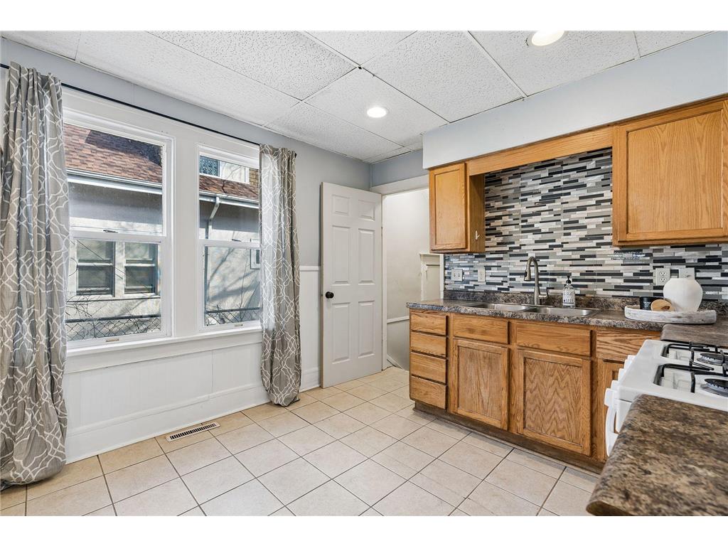 815 Newton Avenue N Minneapolis MN 55411 7064215 image21