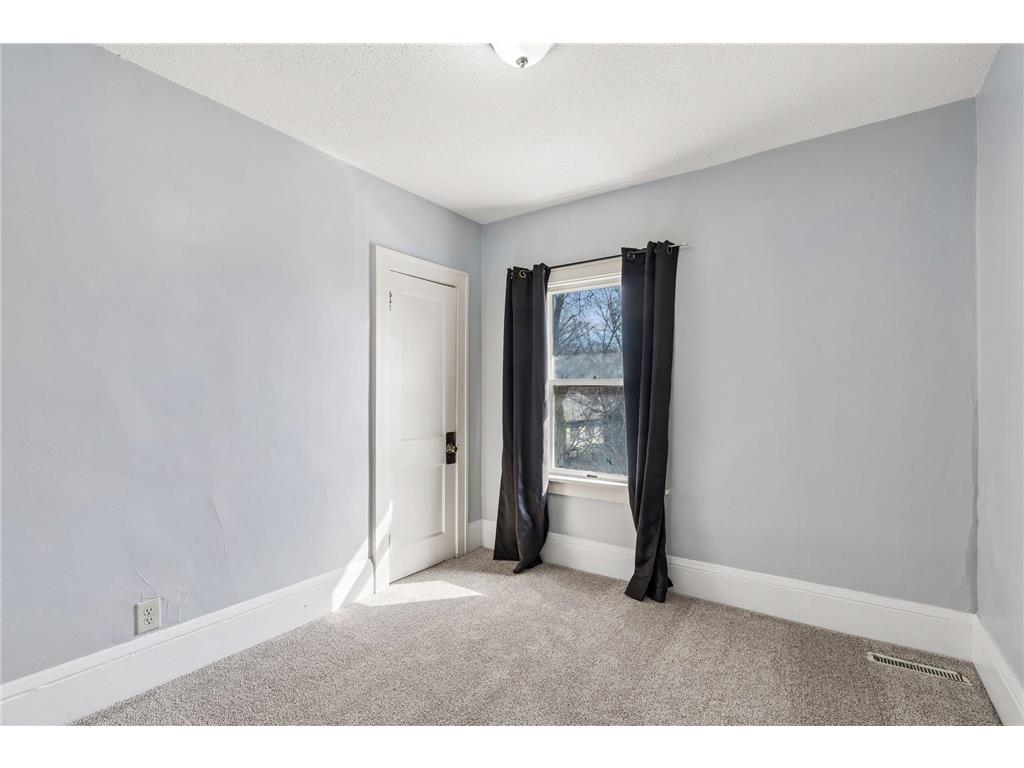 815 Newton Avenue N Minneapolis MN 55411 7064215 image25