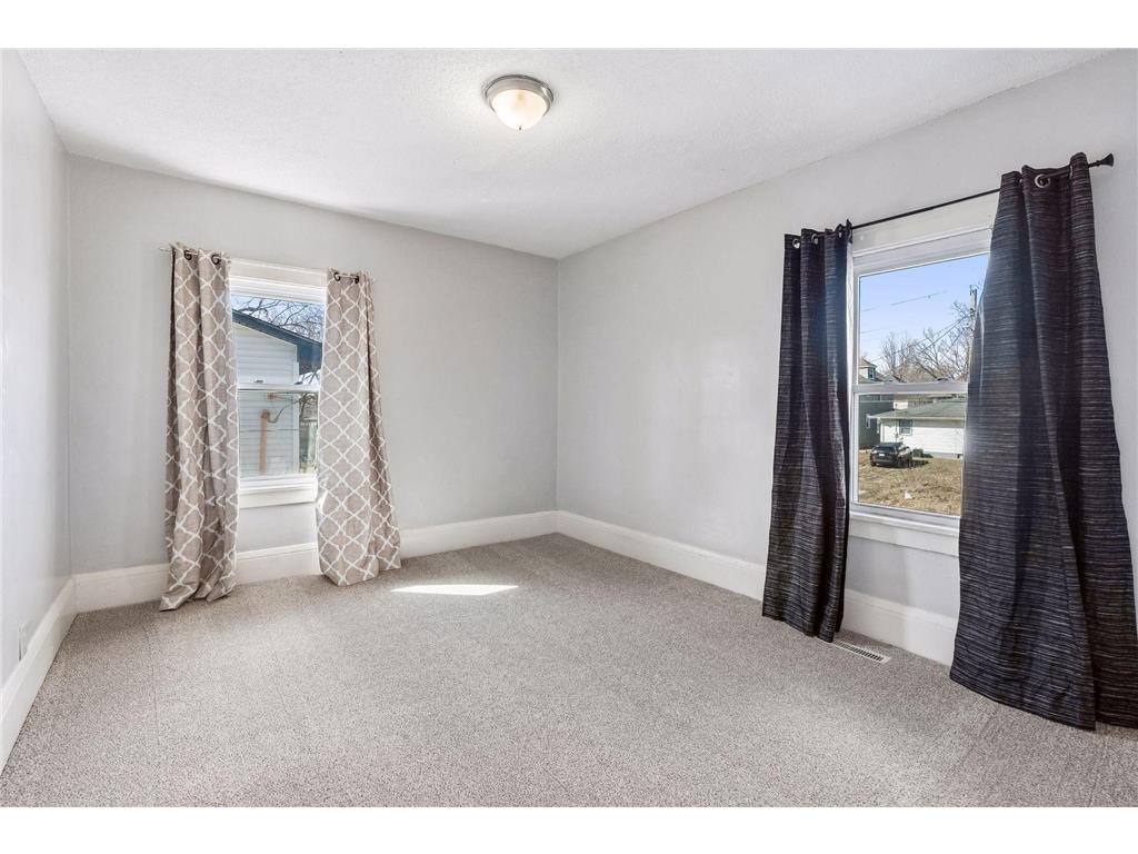 815 Newton Avenue N Minneapolis MN 55411 7064215 image29