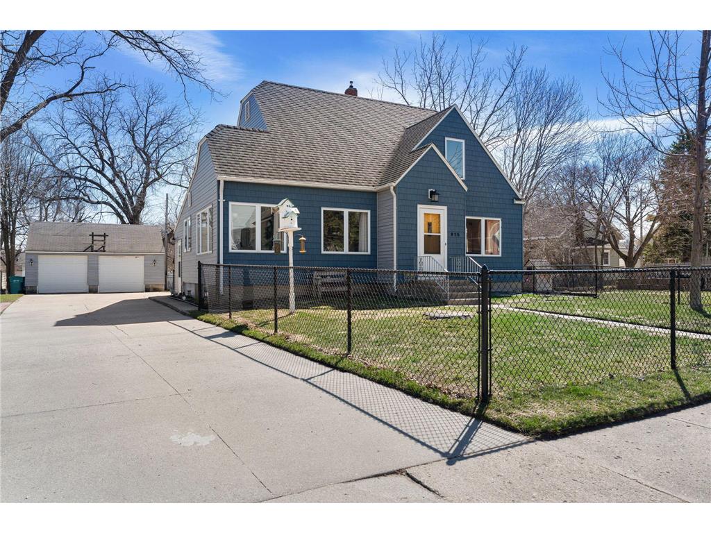 815 S Elm Avenue Owatonna MN 55060 7037109 image3