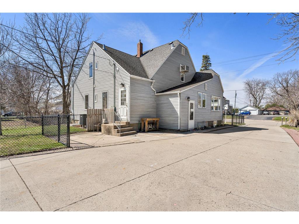 815 S Elm Avenue Owatonna MN 55060 7037109 image32
