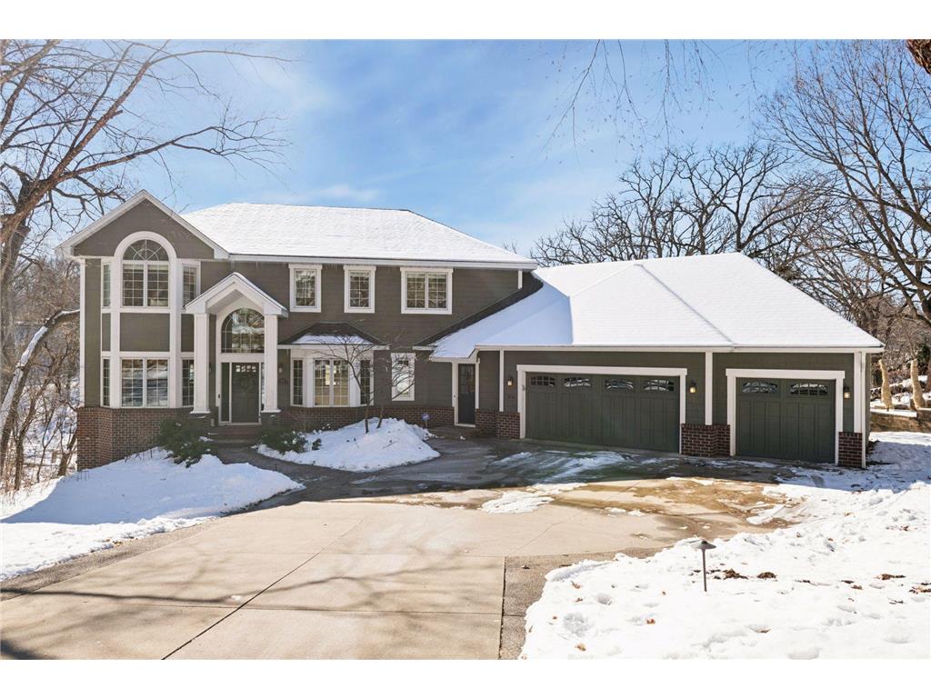 816 Westwood Drive S Golden Valley MN 55416 7016892 image1