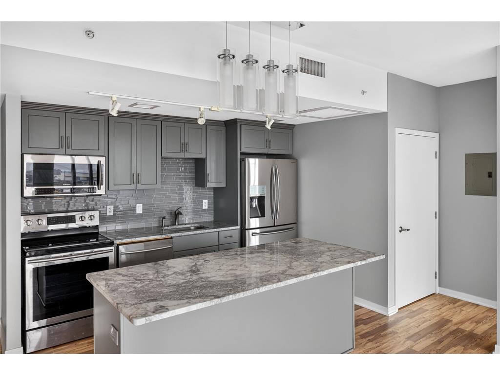 8161 33rd Avenue S #1004 Bloomington MN 55425 7101791 image1