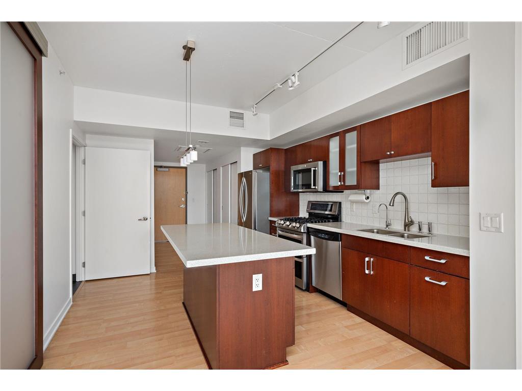 8161 33rd Avenue S #1103, Bloomington, MN, 55425 | MLS: 6556860 | Edina ...