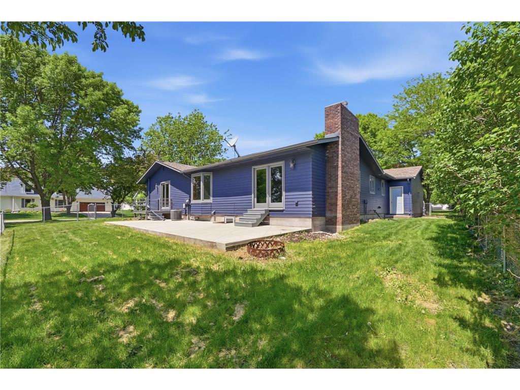 817 24th Avenue SW Willmar MN 56201 7075804 image1