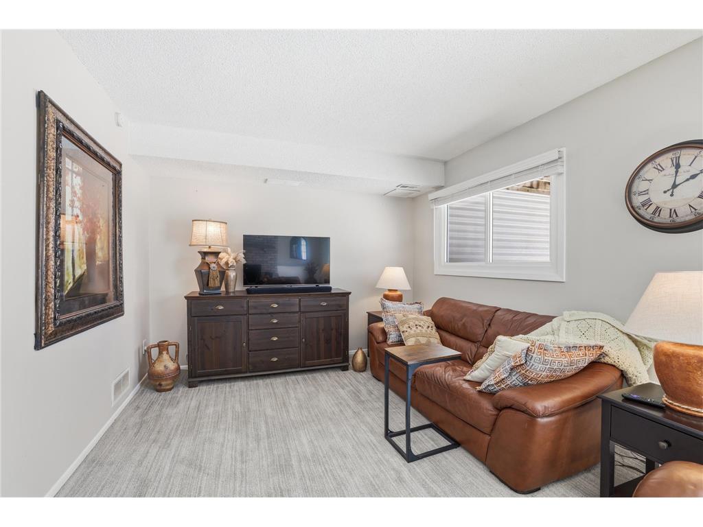 817 Evergreen Circle Burnsville MN 55337 7044986 image16