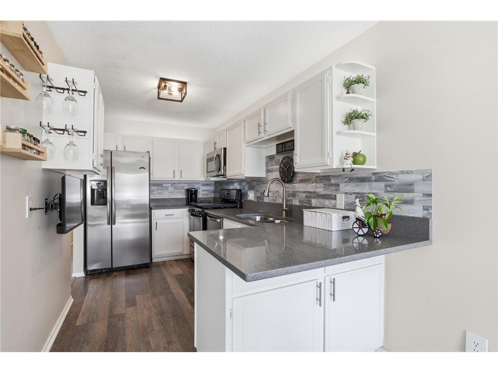 817 Evergreen Circle Burnsville MN 55337 7044986 image3