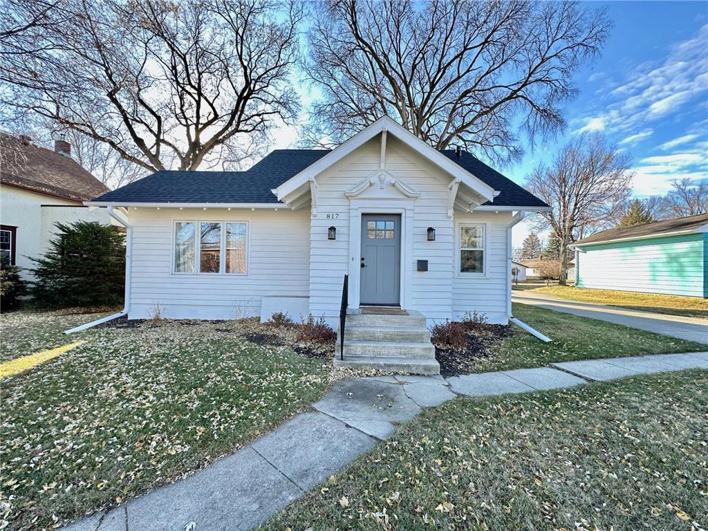 817 W Lincoln Avenue Fergus Falls MN 56537 7023245 image1