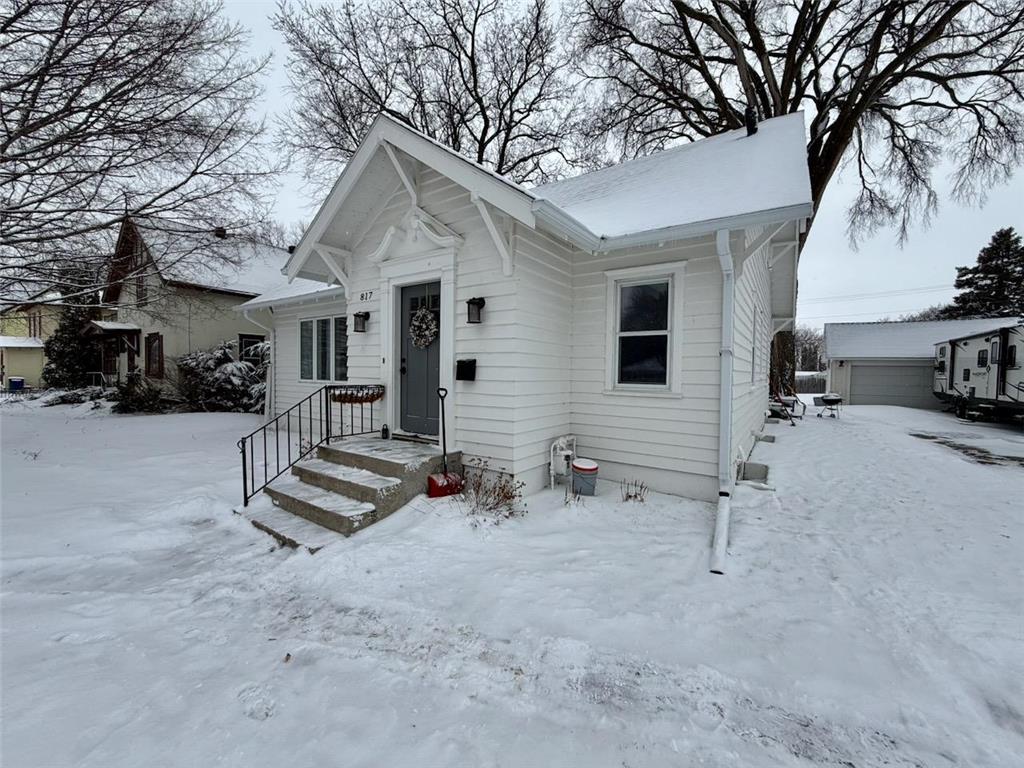 817 W Lincoln Avenue Fergus Falls MN 56537 7023245 image3