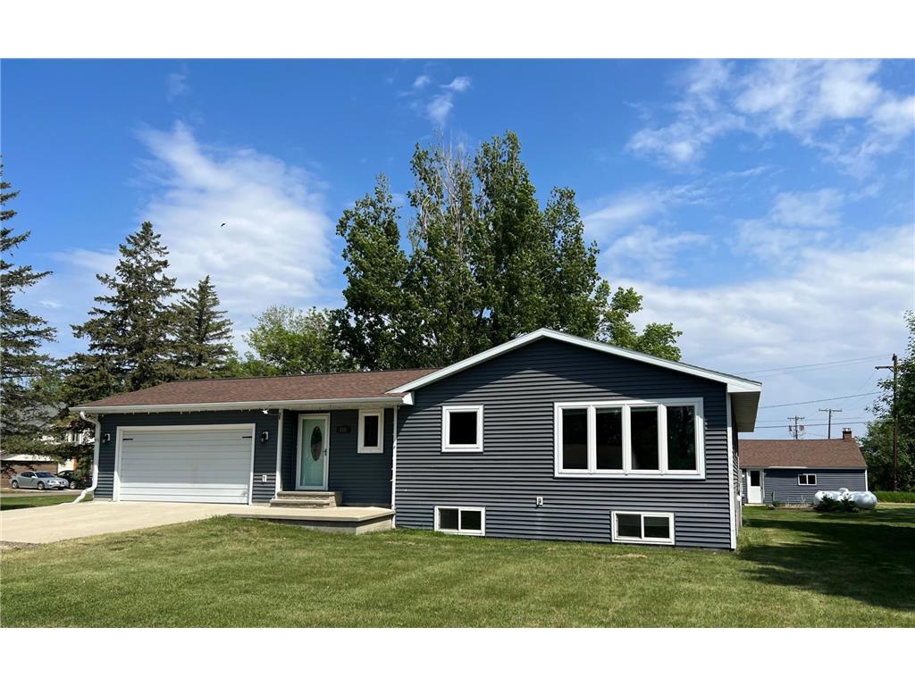 818 Bluff Street Graceville MN 56240 6378813 image1