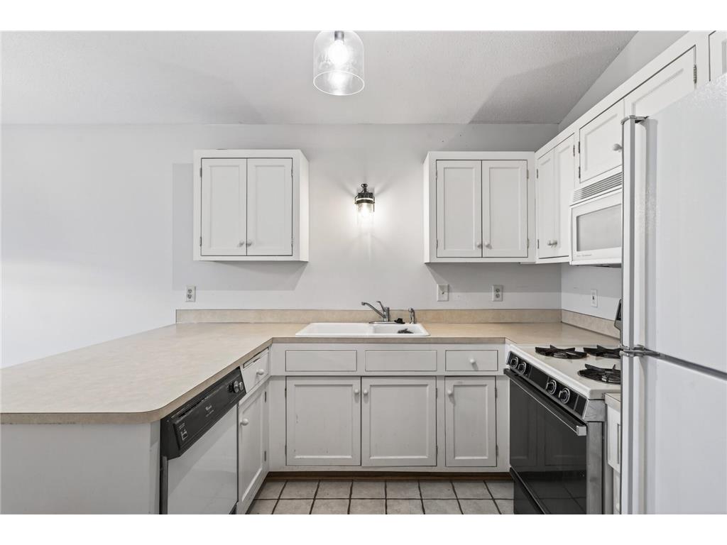818 Sherwood Road Shoreview MN 55126 7058687 image12