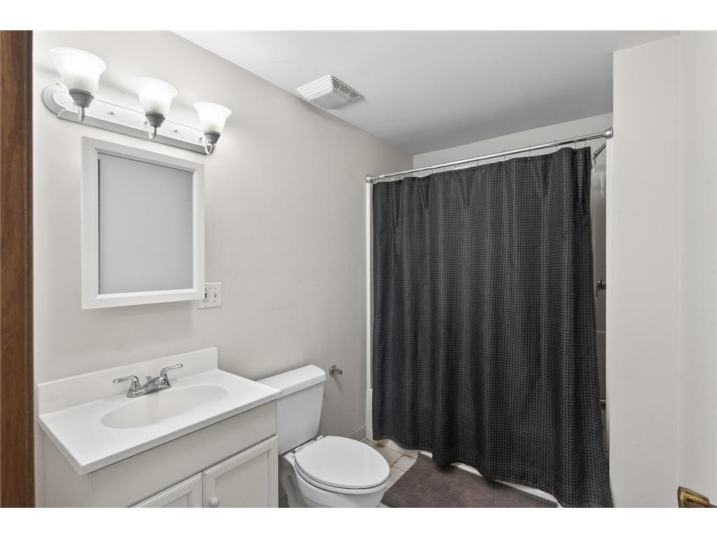 818 Sherwood Road Shoreview MN 55126 7058687 image22