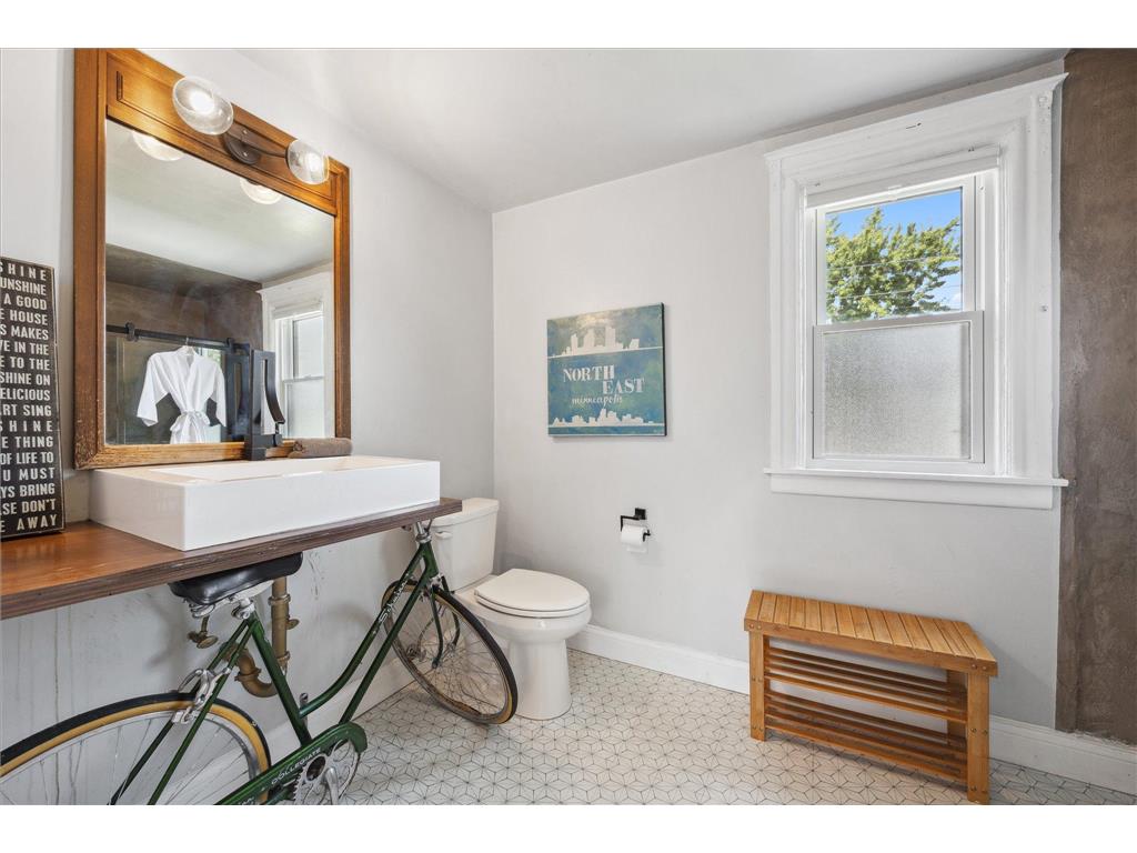 819 24th Avenue NE Minneapolis MN 55418 7028329 image34