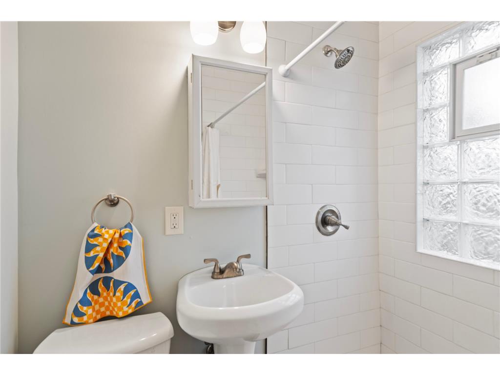 819 Sheridan Avenue N Minneapolis MN 55411 6780942 image18