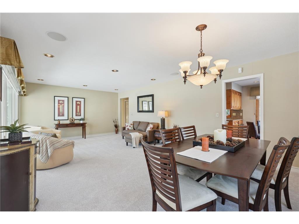 8190 Hill Trail N Lake Elmo MN 55042 - Demontreville 6768898 image14