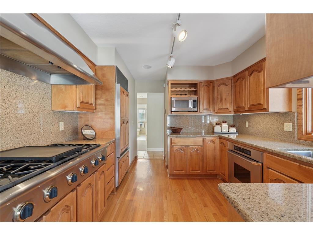 8190 Hill Trail N Lake Elmo MN 55042 - Demontreville 6768898 image9