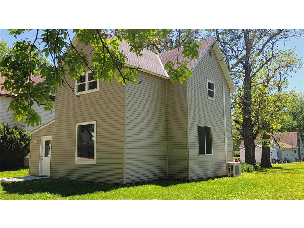 82 E Cottonwood Street Cottonwood MN 56229 6553331 image1